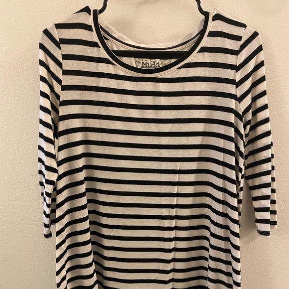 Striped Black and White long flowy top (medium) - Picture 2 of 2